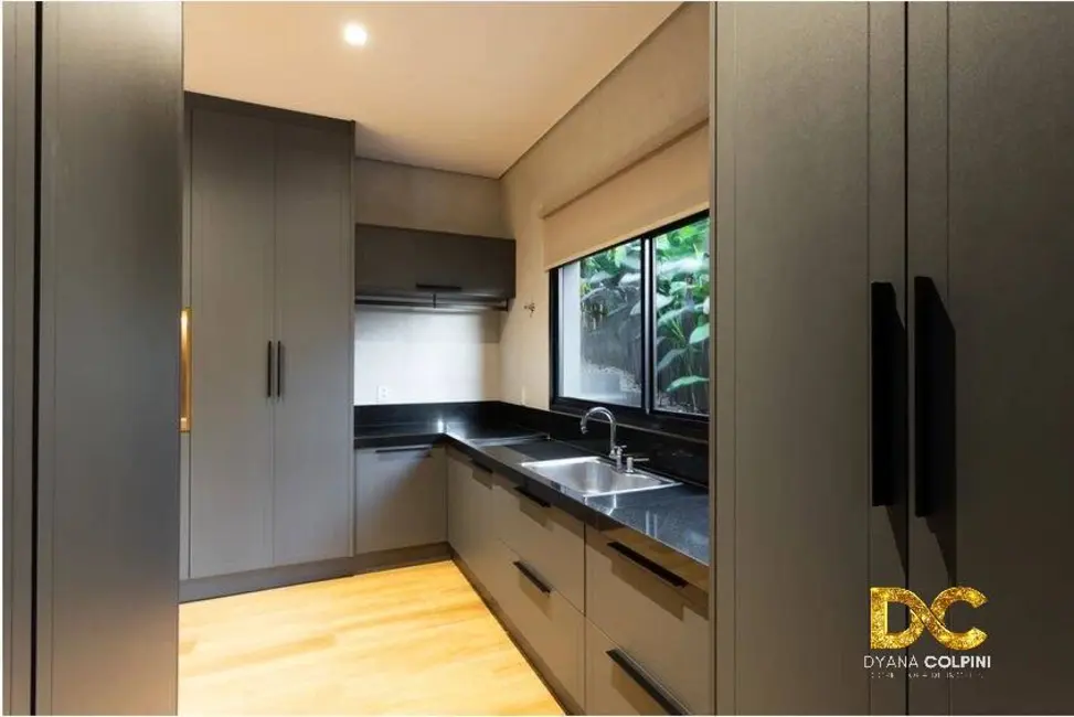 Foto 9 de Casa de Condomínio com 3 quartos à venda, 300m2 em Núcleo Habitacional Sucuri, Cuiaba - MT