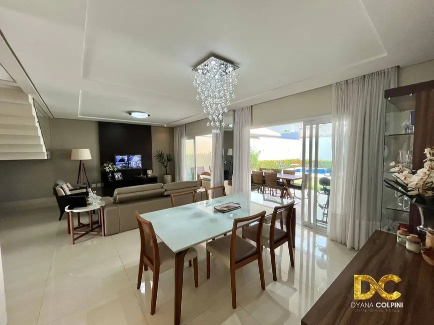 Casa de Condomínio com 3 quartos à venda, 303m2 em Condomínio Florais Cuiabá Residencial, Cuiaba - MT - imagem 3 Foto 3 de Casa de Condomínio com 3 quartos à venda, 303m2 em Condomínio Florais Cuiabá Residencial, Cuiaba - MT