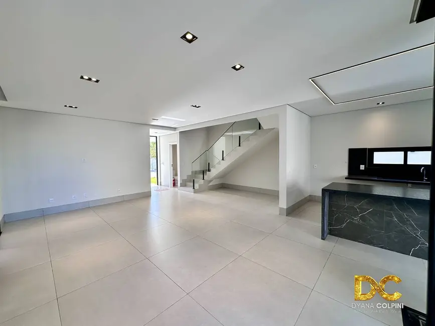 Foto 2 de Casa de Condomínio com 3 quartos à venda, 275m2 em Cuiaba - MT