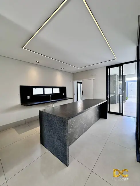 Foto 1 de Casa de Condomínio com 3 quartos à venda, 275m2 em Cuiaba - MT