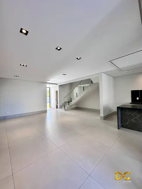 Foto 4 de Casa de Condomínio com 3 quartos à venda, 275m2 em Cuiaba - MT