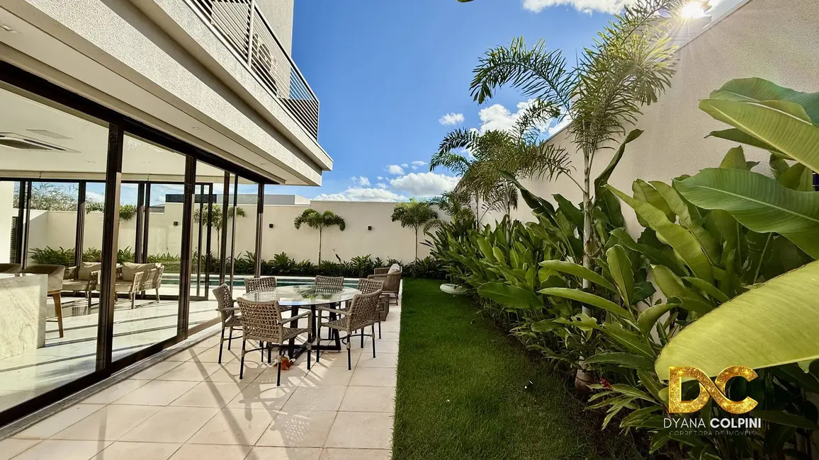 Foto 1 de Casa de Condomínio com 3 quartos à venda, 305m2 em Ribeirão do Lipa, Cuiaba - MT