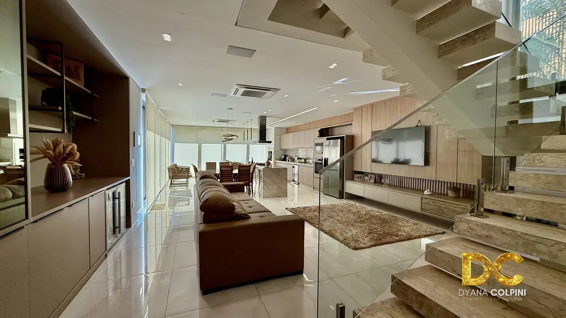 Casa de Condomínio com 3 quartos à venda, 305m2 em Ribeirão do Lipa, Cuiaba - MT - imagem 4 Foto 4 de Casa de Condomínio com 3 quartos à venda, 305m2 em Ribeirão do Lipa, Cuiaba - MT