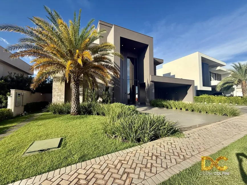 Casa de Condomínio com 5 quartos à venda, 548m2 em Morada dos Nobres, Cuiaba - MT - imagem 1 Foto 1 de Casa de Condomínio com 5 quartos à venda, 548m2 em Morada dos Nobres, Cuiaba - MT