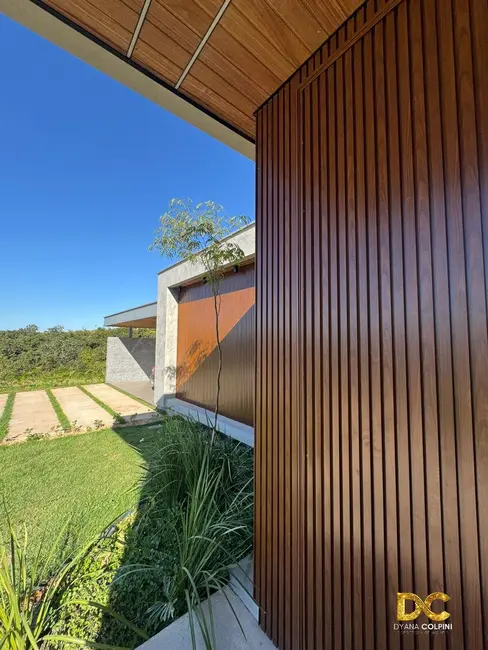 Foto 2 de Casa de Condomínio com 4 quartos à venda, 325m2 em Petrópolis, Varzea Grande - MT