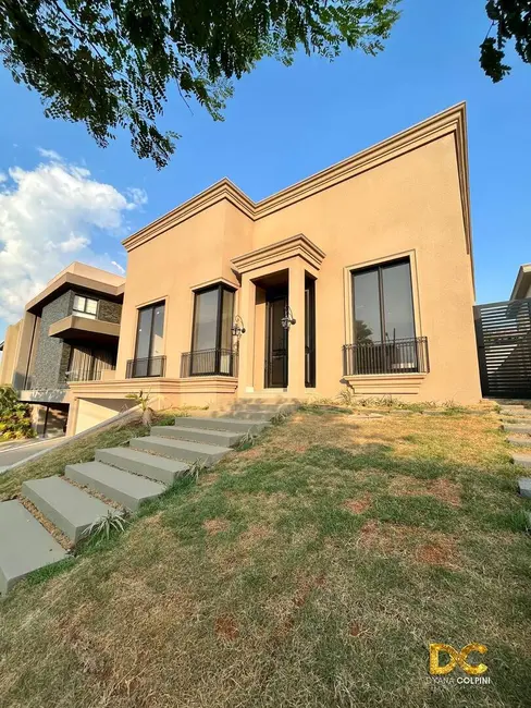 Foto 2 de Casa de Condomínio com 4 quartos à venda, 300m2 em Núcleo Habitacional Sucuri, Cuiaba - MT