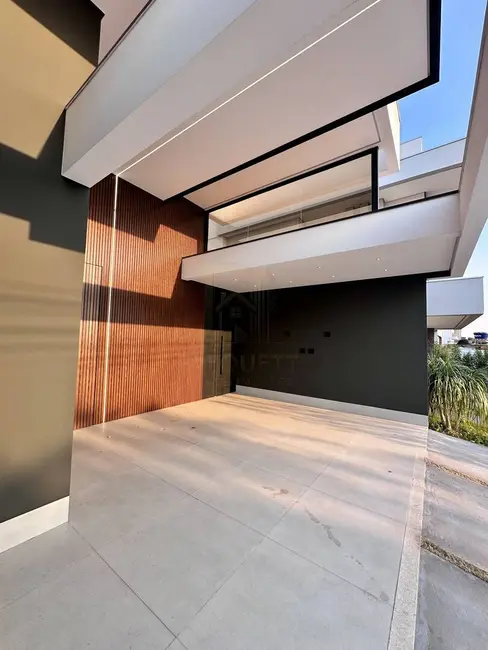 Casa de Condomínio com 3 quartos à venda, 187m2 em Cuiaba - MT - imagem 2 Foto 2 de Casa de Condomínio com 3 quartos à venda, 187m2 em Cuiaba - MT