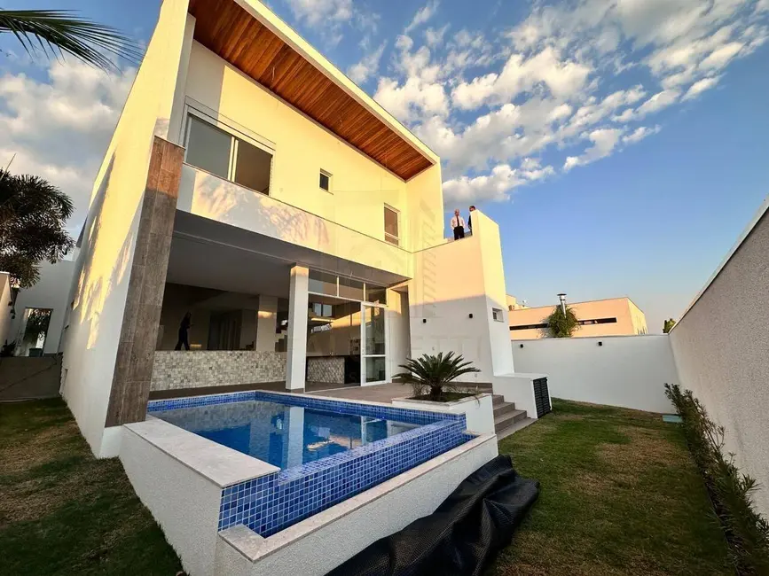Foto 1 de Casa de Condomínio com 3 quartos à venda e para alugar, 381m2 em Cuiaba - MT