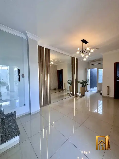 Casa com 4 quartos à venda, 268m2 em Jardim Shangri-Lá, Cuiaba - MT - imagem 5 Foto 5 de Casa com 4 quartos à venda, 268m2 em Jardim Shangri-Lá, Cuiaba - MT