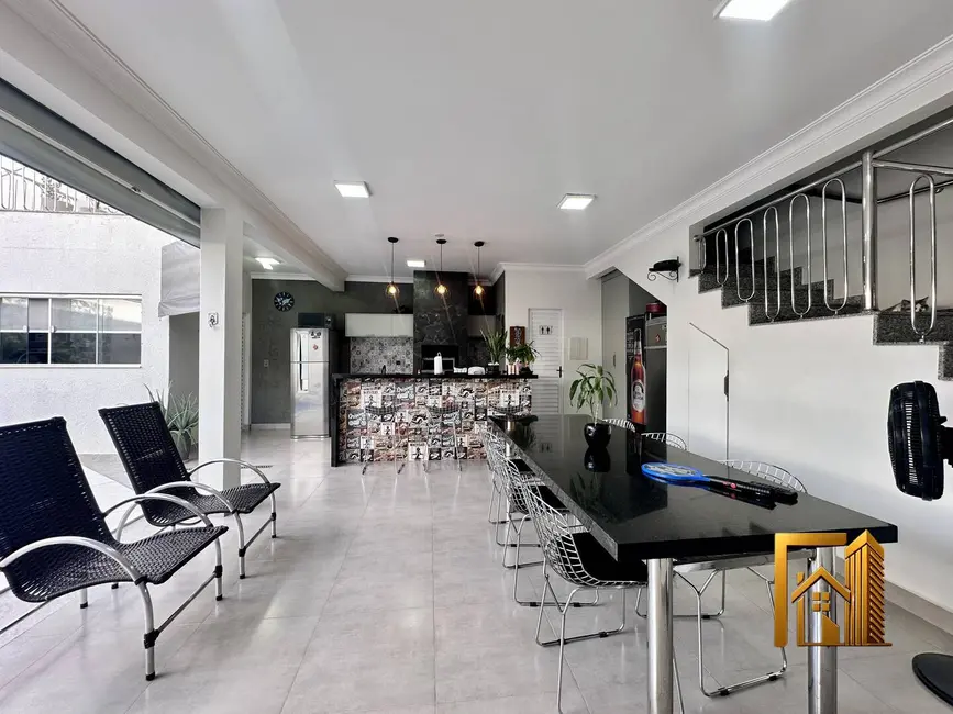 Casa com 4 quartos à venda, 268m2 em Jardim Shangri-Lá, Cuiaba - MT - imagem 9 Foto 9 de Casa com 4 quartos à venda, 268m2 em Jardim Shangri-Lá, Cuiaba - MT