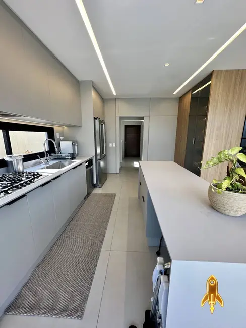 Foto 42 de Casa de Condomínio com 3 quartos à venda, 236m2 em Ribeirão do Lipa, Cuiaba - MT