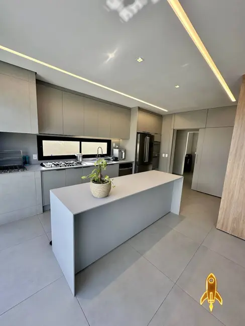 Foto 9 de Casa de Condomínio com 3 quartos à venda, 236m2 em Ribeirão do Lipa, Cuiaba - MT