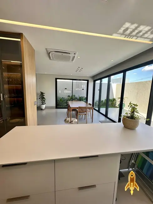 Foto 3 de Casa de Condomínio com 3 quartos à venda, 236m2 em Ribeirão do Lipa, Cuiaba - MT