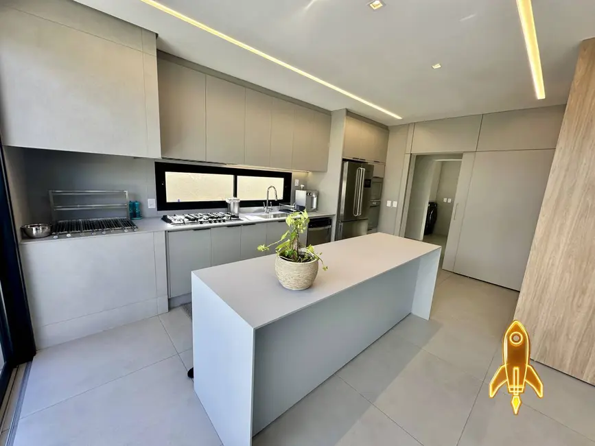 Foto 6 de Casa de Condomínio com 3 quartos à venda, 236m2 em Ribeirão do Lipa, Cuiaba - MT