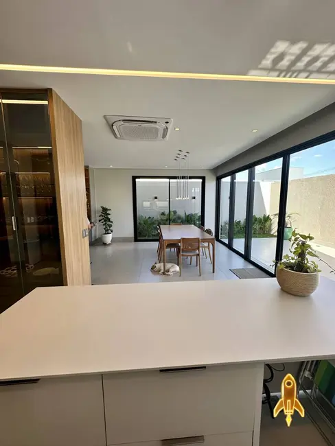 Foto 4 de Casa de Condomínio com 3 quartos à venda, 236m2 em Ribeirão do Lipa, Cuiaba - MT