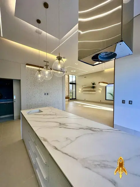 Casa de Condomínio com 3 quartos à venda, 252m2 em Ribeirão do Lipa, Cuiaba - MT - imagem 6 Foto 6 de Casa de Condomínio com 3 quartos à venda, 252m2 em Ribeirão do Lipa, Cuiaba - MT