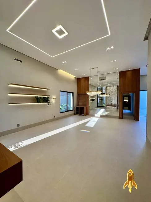 Casa de Condomínio com 3 quartos à venda, 252m2 em Ribeirão do Lipa, Cuiaba - MT - imagem 2 Foto 2 de Casa de Condomínio com 3 quartos à venda, 252m2 em Ribeirão do Lipa, Cuiaba - MT