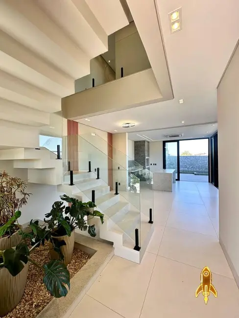 Foto 4 de Casa de Condomínio com 4 quartos à venda, 229m2 em Ribeirão do Lipa, Cuiaba - MT