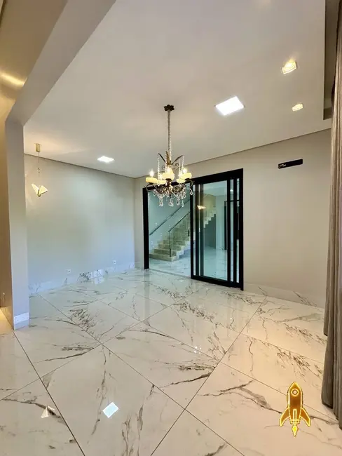 Foto 5 de Casa de Condomínio com 3 quartos à venda, 400m2 em Cuiaba - MT