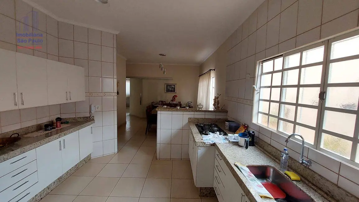 Foto 2 de Casa com 3 quartos à venda, 253m2 em Fernandopolis - SP