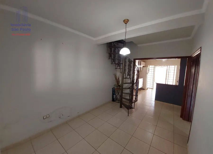 Sobrado com 3 quartos à venda, 150m2 em Fernandopolis - SP - imagem 4 Foto 4 de Sobrado com 3 quartos à venda, 150m2 em Fernandopolis - SP