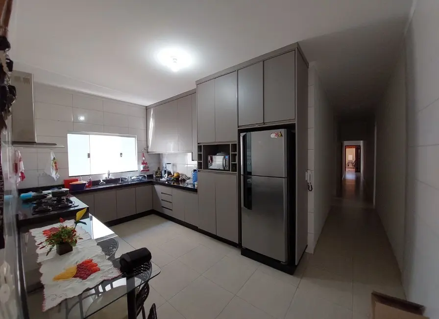 Foto 1 de Casa com 3 quartos à venda, 225m2 em Fernandopolis - SP