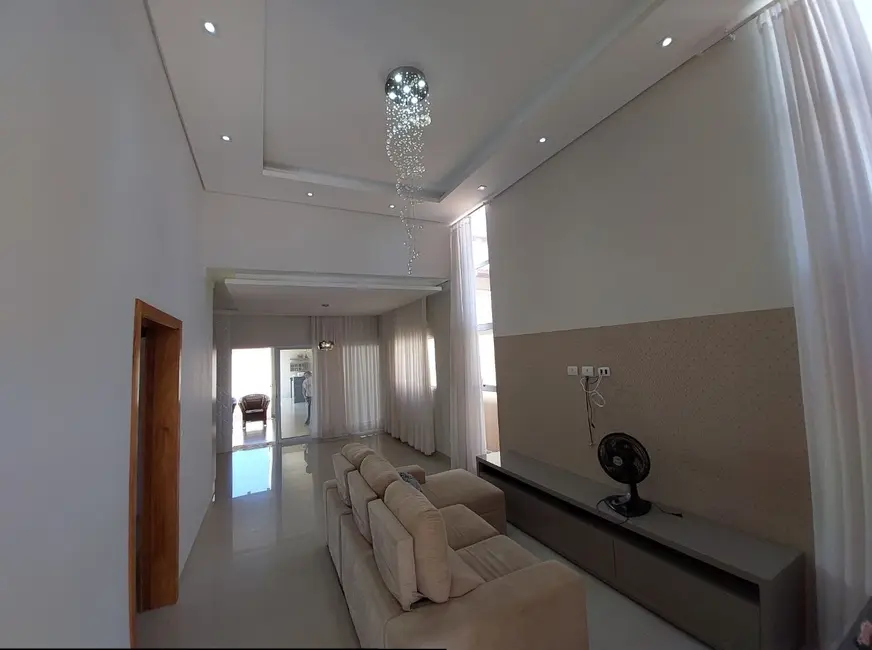 Foto 1 de Casa com 3 quartos à venda, 250m2 em Fernandopolis - SP