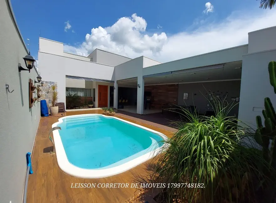 Casa com 3 quartos à venda, 360m2 em Fernandopolis - SP - imagem 1 Foto 1 de Casa com 3 quartos à venda, 360m2 em Fernandopolis - SP