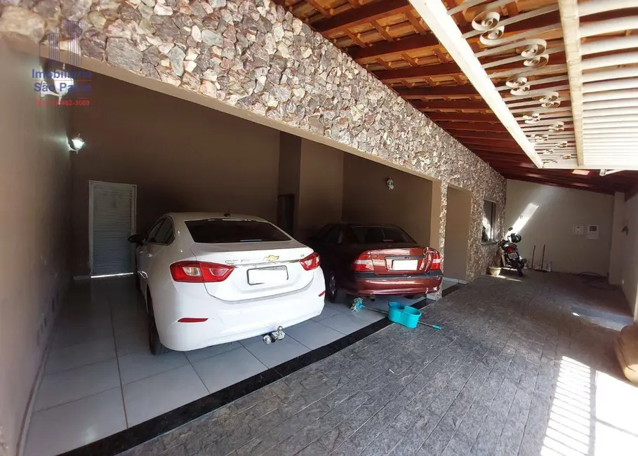 Foto 1 de Casa com 3 quartos à venda, 500m2 em Fernandopolis - SP