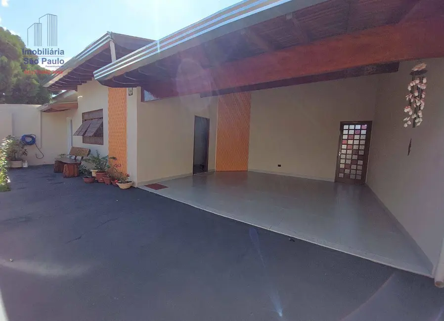 Foto 1 de Casa com 3 quartos à venda, 250m2 em Centro, Fernandopolis - SP
