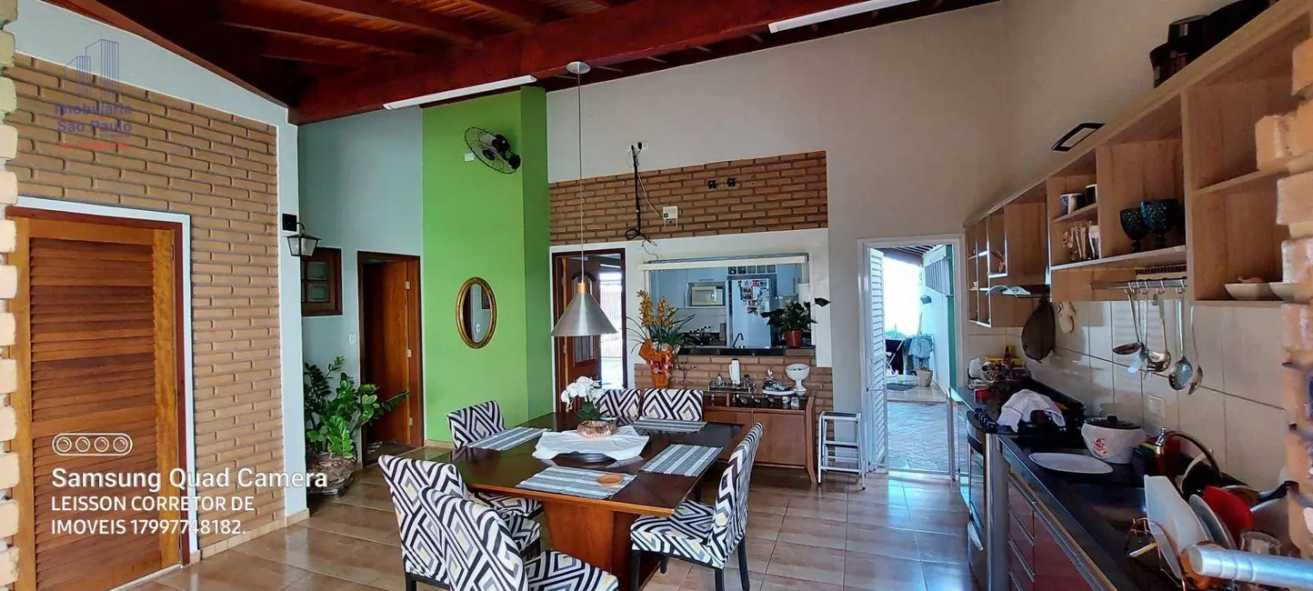 Casa com 3 quartos à venda, 250m2 em Fernandopolis - SP - imagem 4 Foto 4 de Casa com 3 quartos à venda, 250m2 em Fernandopolis - SP