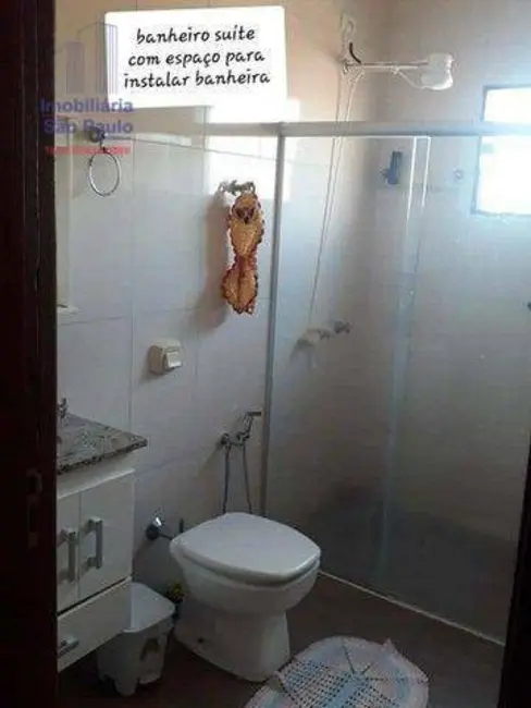 Sobrado com 3 quartos à venda, 276m2 em Centro, Fernandopolis - SP - imagem 5 Foto 5 de Sobrado com 3 quartos à venda, 276m2 em Centro, Fernandopolis - SP