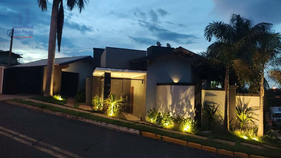 Foto 1 de Casa com 3 quartos à venda, 472m2 em Fernandopolis - SP