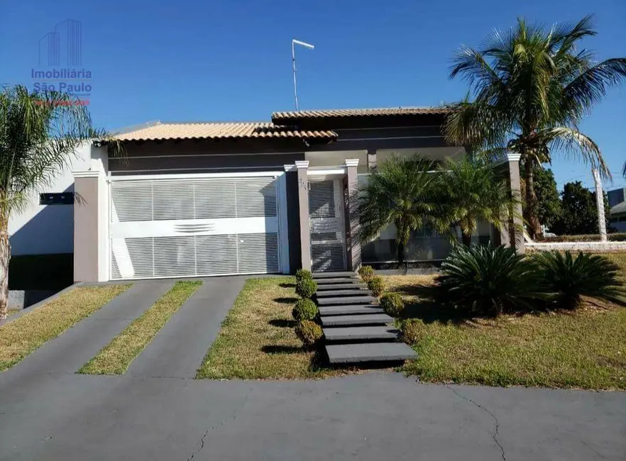 Casa com 2 quartos à venda, 242m2 em Centro, Macedonia - SP - imagem 1 Foto 1 de Casa com 2 quartos à venda, 242m2 em Centro, Macedonia - SP