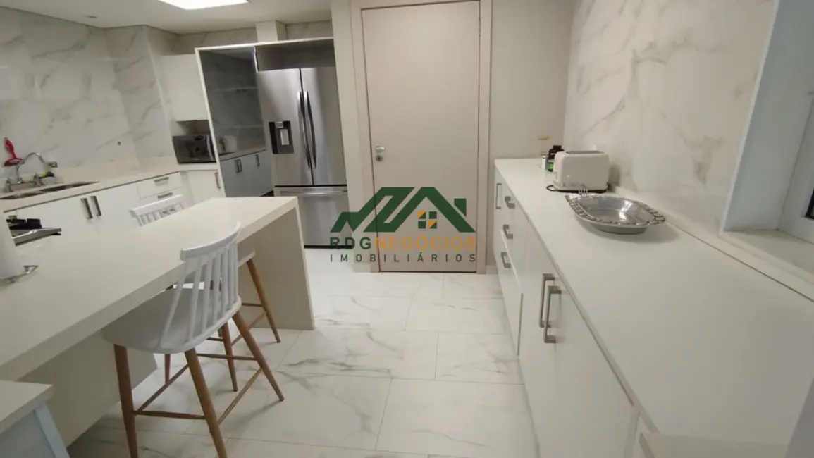 Apartamento com 4 quartos para alugar, 271m2 em Jardim Europa, São Paulo - SP - imagem 7 Foto 7 de Apartamento com 4 quartos para alugar, 271m2 em Jardim Europa, São Paulo - SP