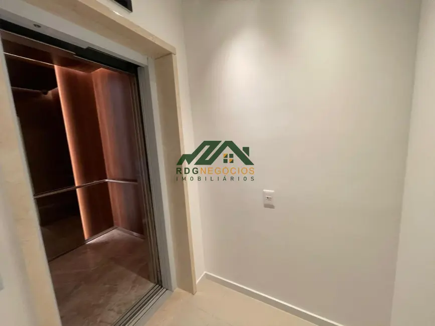 Apartamento com 3 quartos para alugar, 142m2 em Real Parque, São Paulo - SP - imagem 2 Foto 2 de Apartamento com 3 quartos para alugar, 142m2 em Real Parque, São Paulo - SP