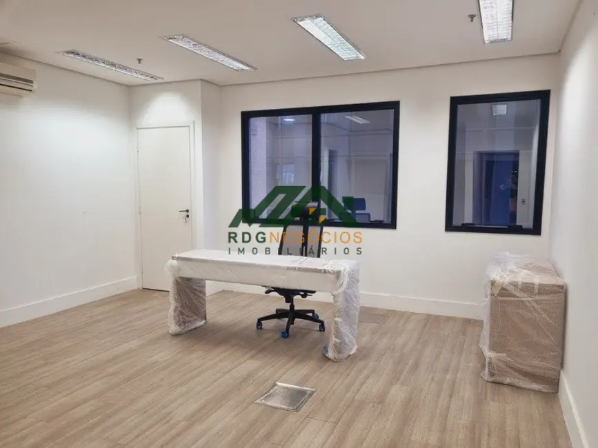 Foto 1 de Sala Comercial para alugar, 34m2 em Vila Olímpia, São Paulo - SP