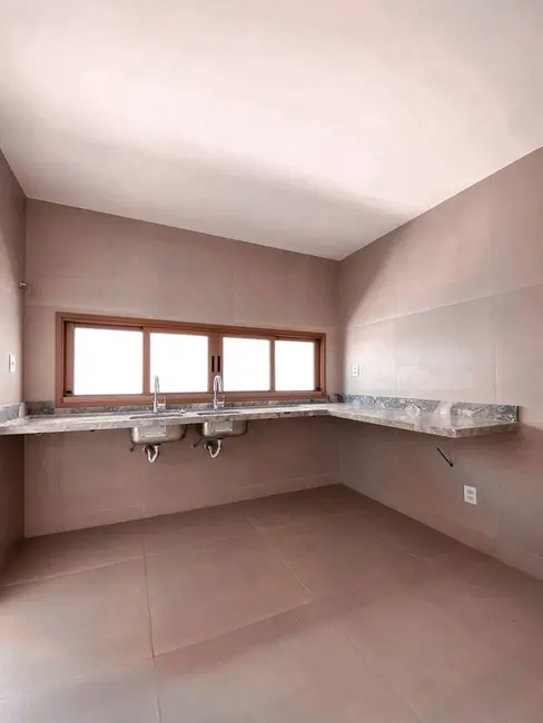 Casa com 4 quartos à venda, 252m2 em Papagaio, Feira De Santana - BA - imagem 8 Foto 8 de Casa com 4 quartos à venda, 252m2 em Papagaio, Feira De Santana - BA