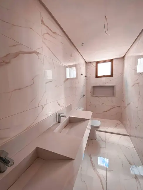 Casa com 4 quartos à venda, 252m2 em Papagaio, Feira De Santana - BA - imagem 9 Foto 9 de Casa com 4 quartos à venda, 252m2 em Papagaio, Feira De Santana - BA