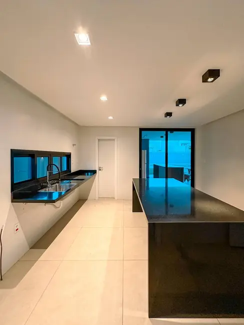 Foto 7 de Casa com 3 quartos à venda, 720m2 em Papagaio, Feira De Santana - BA