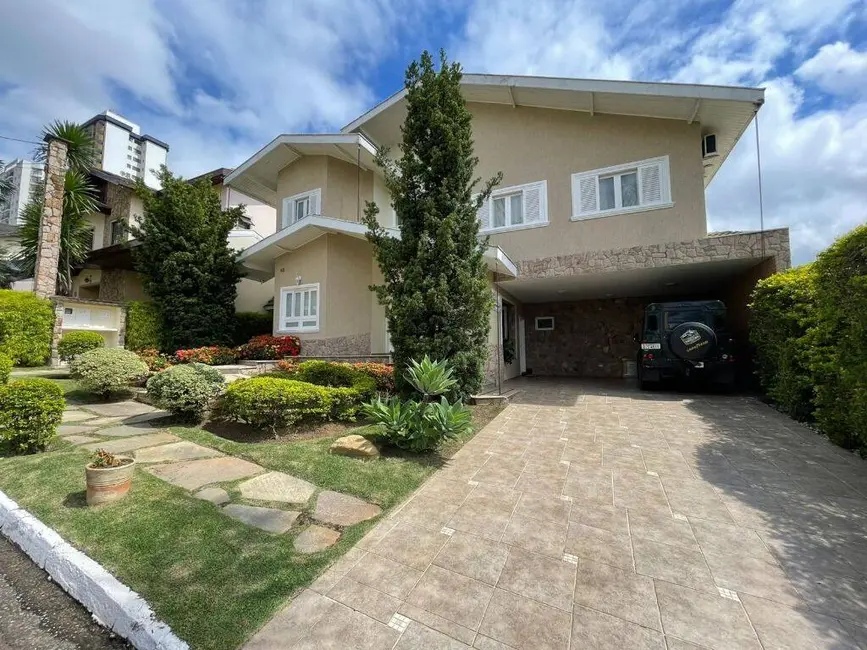 Foto 1 de Casa com 4 quartos à venda, 292m2 em Sao Jose Dos Campos - SP