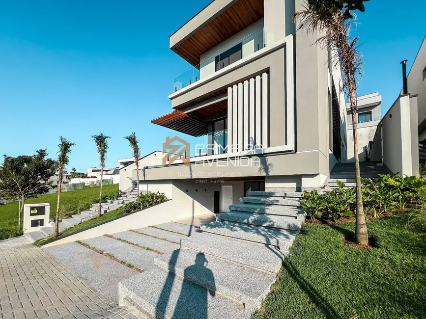 Casa com 5 quartos à venda, 495m2 em Sao Jose Dos Campos - SP - imagem 2 Foto 2 de Casa com 5 quartos à venda, 495m2 em Sao Jose Dos Campos - SP