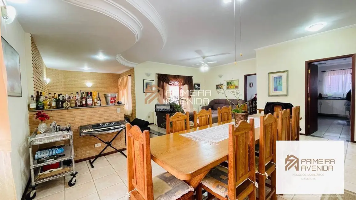 Foto 2 de Casa com 4 quartos à venda, 380m2 em Sao Jose Dos Campos - SP