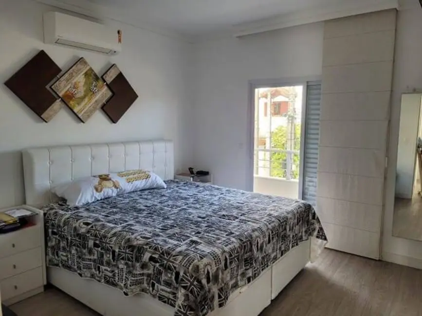 Foto 4 de Casa com 3 quartos à venda, 210m2 em Sao Jose Dos Campos - SP
