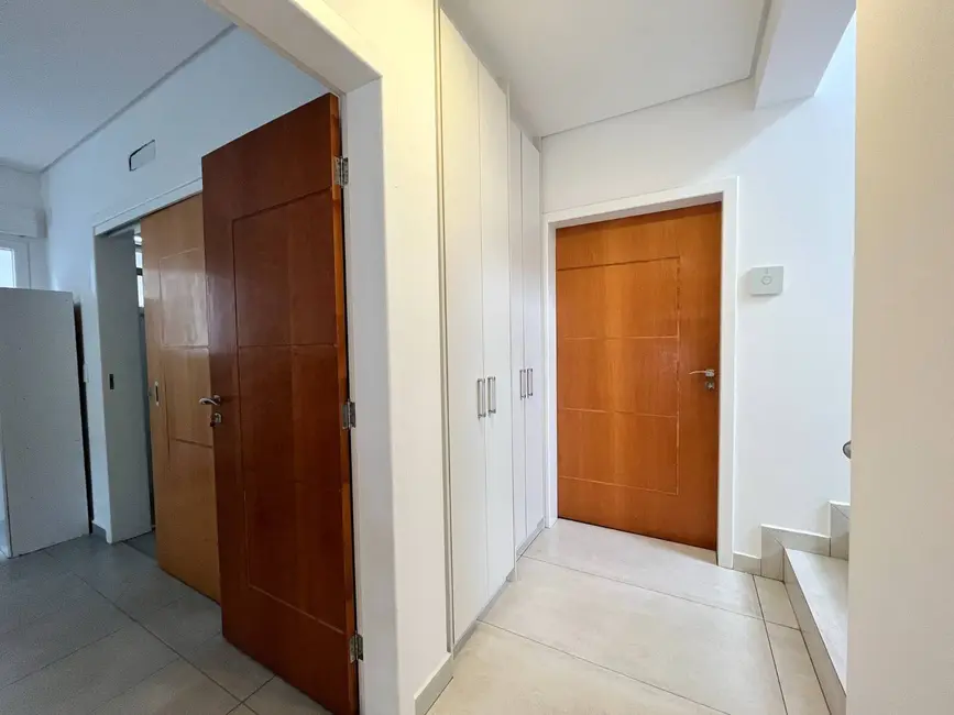 Sobrado com 3 quartos à venda, 396m2 em Sao Jose Dos Campos - SP - imagem 8 Foto 8 de Sobrado com 3 quartos à venda, 396m2 em Sao Jose Dos Campos - SP