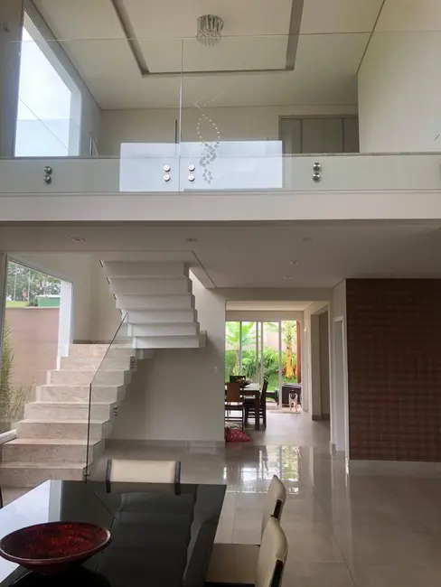 Foto 2 de Casa com 3 quartos à venda, 320m2 em Sao Jose Dos Campos - SP