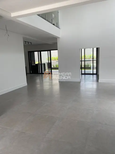 Casa com 4 quartos à venda, 355m2 em Sao Jose Dos Campos - SP - imagem 4 Foto 4 de Casa com 4 quartos à venda, 355m2 em Sao Jose Dos Campos - SP