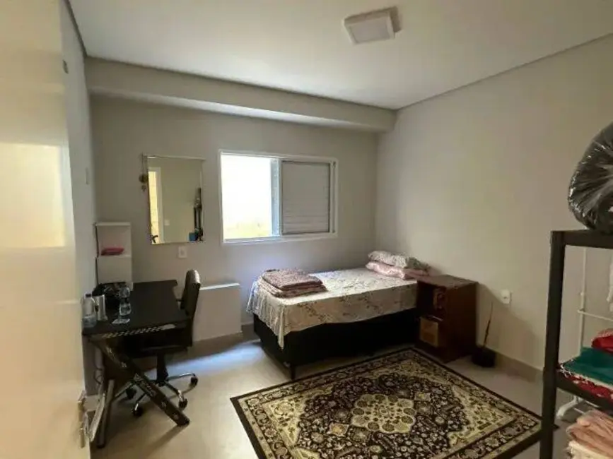 Foto 3 de Casa com 5 quartos à venda, 300m2 em Sao Jose Dos Campos - SP