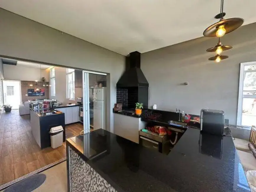 Foto 1 de Casa com 5 quartos à venda, 300m2 em Sao Jose Dos Campos - SP