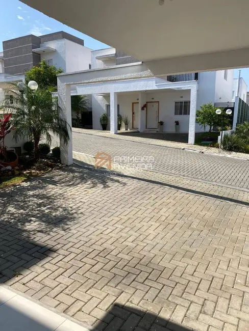 Foto 1 de Casa de Condomínio com 3 quartos à venda, 120m2 em Vila Areao, Taubate - SP
